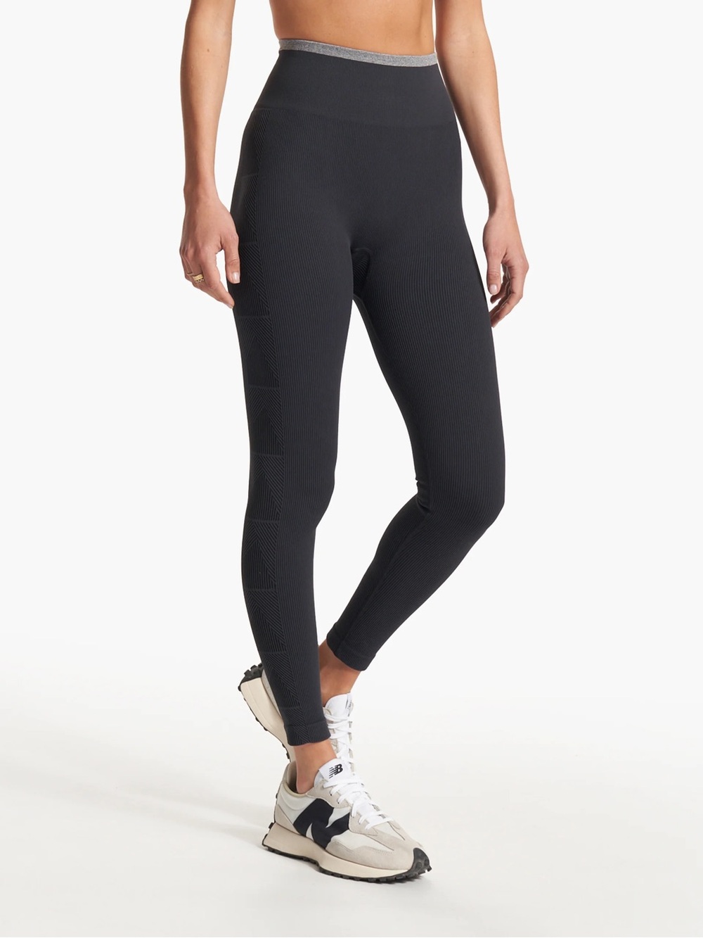 Vuori Helix Seamless Leggings in Black and Gray